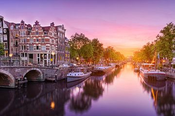Zonsondergang bij de Amsterdamse grachten