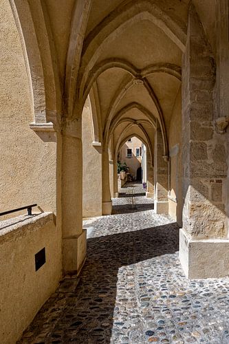 Doorkijkje bij kerk in Crest Frankrijk
