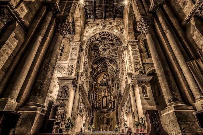 Kathedraal interieur van Mario Calma