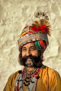 Indien. Jaipur. Porträt eines Mannes mit langem Schnurrbart.