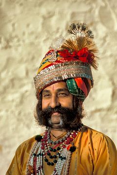 Indien. Jaipur. Porträt eines Mannes mit langem Schnurrbart.