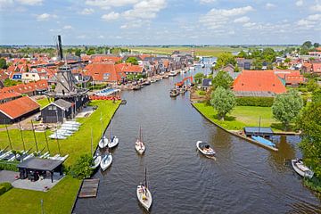 Aerial view from the village Woudsend in Friesland Netherlands van Eye on You