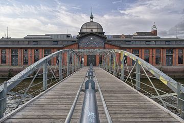 De oude visafslag in zacht avondlicht - Mooi Hamburg van Rolf Schnepp