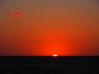 Blutroter Sonnenuntergang am Meer