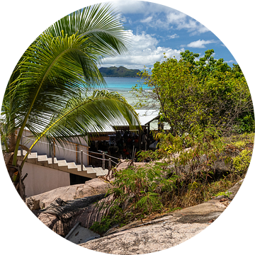 Zandstrand op het eiland Praslin van de Seychellen van Reiner Conrad