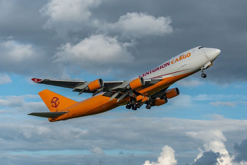 Centurion Cargo Boeing 747-400  is opgestegen. van Jaap van den Berg