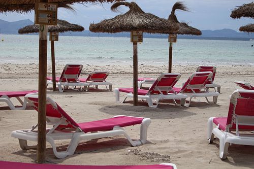 Strandstoelen op het strand