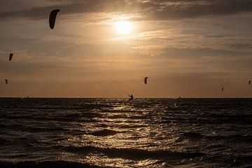 Zonsondergang Brouwersdam van Ton Tolboom