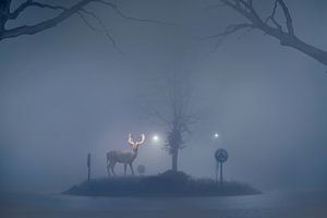 Magisches Reh auf nebligem Karussell: Eine symbolische Bildmanipulation nach finnischer Tradition