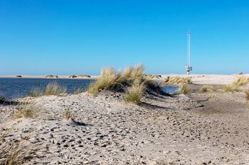 Strand, zand, duinen, blauwe lucht, zee en de Zandmotor