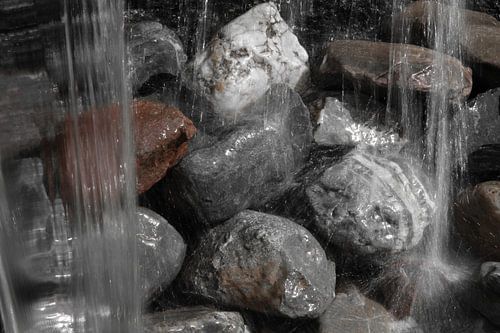 Waterval met kiezels 