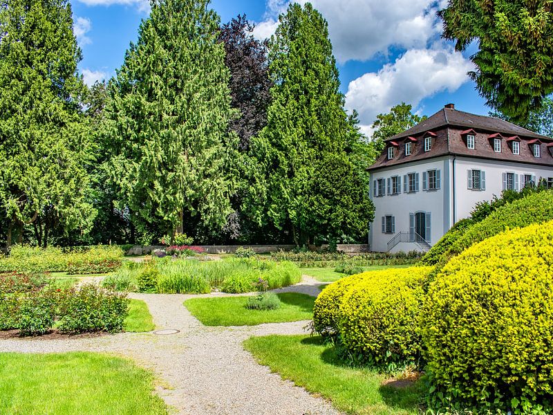 Baden-Württemberg : Burgerlijke Stand Laupheim in de rozentuin van Photoart-Naegele