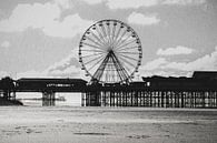 Beroemde pier in Blackpool. Zwart-wit. van Erik Juffermans thumbnail