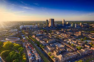 skyline van Den Haag kort voor zonsondergang van gaps photography