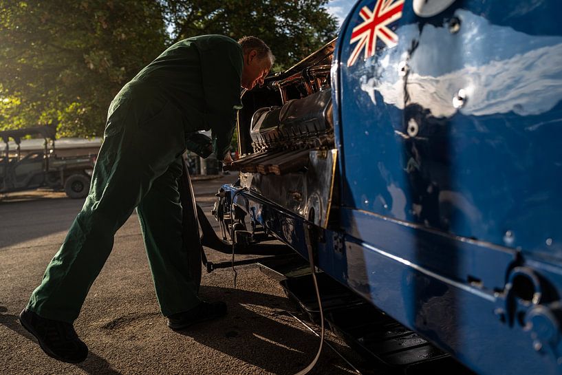 Ochtendsfeer in de paddock op Goodwood van Bob Van der Wolf