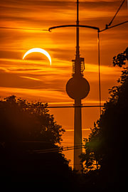 Sonnenfinsternis 2026 Fernsehturm Berlin Nahaufnahme von Salke Hartung