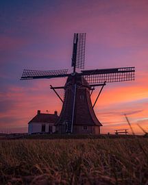 Dutch windmill at colourful sunset by Ewold Kooistra