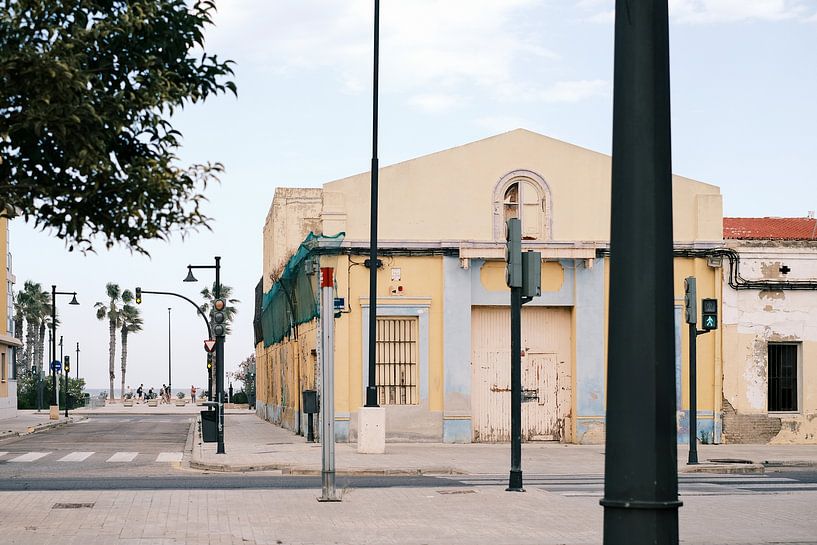 Street in Valencia // Spain // Travel and street photography by Diana van Neck Photography