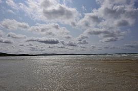 Glinsterende zee by Annick Cornu