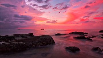 Pink sunset van Pieter Heres