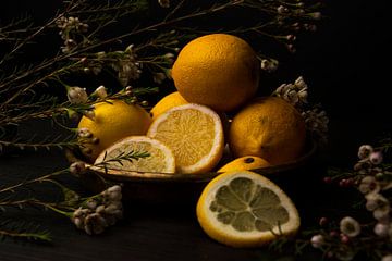 Zitronen und Blumen I von Ninette