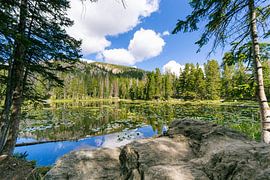 Magischer See in den Bergen von Louise Poortvliet