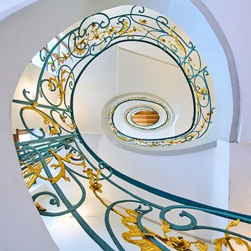 Staircase in Art Nouveau style in Berlin by Jenco van Zalk