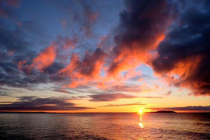 Fiery red sky by Ostsee Bilder