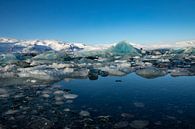 Die isländische Landschaft, Jökulsárlón. Gletschersee und Diamantstrand von Gert Hilbink Miniaturansicht