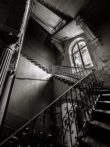 Trappe in einer alten Villa von Olivier Photography