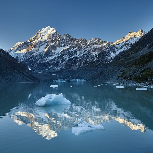 Hooker Lake Icebergs &amp; Mount Cook van Keith Wilson Photography