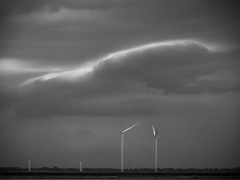 Dunkle Wolken von Martijn Tilroe