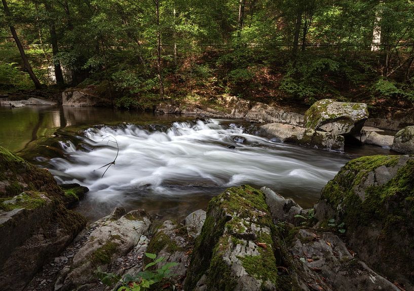 Rapides de la Schwarza dans la forêt de Thuringe par Studio17