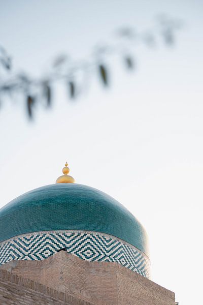 Turquoise mozaïek koepel | reisfotografie print | Khiva, Oezbekistan van Kimberley Jekel