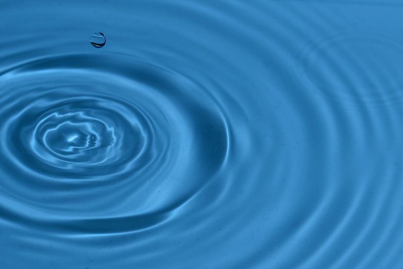 Textur, Hintergrund erzeugt mit eintauchendem Wassertropfen von Reiner Conrad