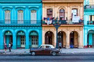 Voiture classique vintage à Cuba dans le centre de La Havane. One2expose Wout kok Photographie.  par Wout Kok Aperçu