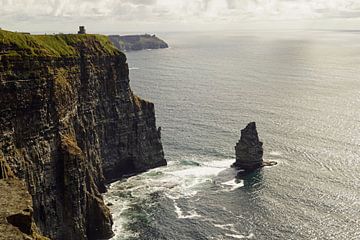 Die Cliffs of Moher sind die bekanntesten Klippen in Irland.