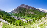 Panorama kijkend over Saas-Almagell, Zwitserland, en omgeving van Justin Suijk thumbnail