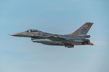 Take-off van een Belgische F-16 Fighting Falcon.