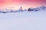 Unbeschneite Blockhütten in Norwegen bei Sonnenuntergang von Rob Kints Miniaturansicht