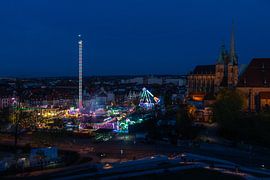 Altstadtfrühling Erfurt bei Nacht – Domplatz zwischen Geschichte und Neonlicht von Mixed media vector arts