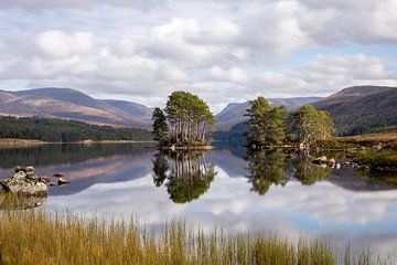 Le calme du Loch Ossian - Highlands écossais sur Franca Gielen