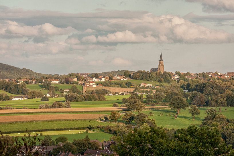 Avondpanorama van Vijlen in Zuid-Limburg van John Kreukniet