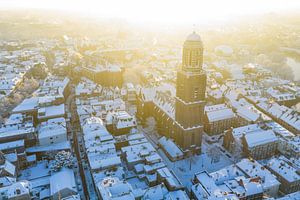 Die Innenstadt von Zwolle bei einem kalten Winter-Sonnenaufgang