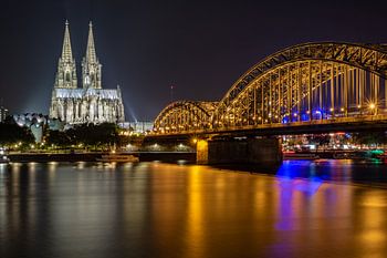 Kölner Dom und Hohenzollernbrücke bei Nacht