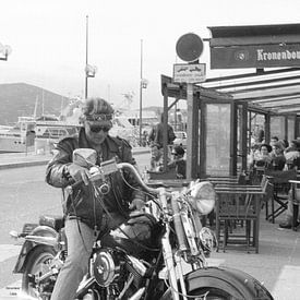 Johnny Hallyday in Saint-Tropez at Senequier by Tom Vandenhende
