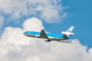 L'avion MD-11 de KLM McDonnell Douglas dans le ciel
