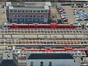 Treinen en perrons van het station van Leeuwarden gezien vanaf de Achmeatoren van Gert Bunt thumbnail