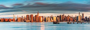 Manhattan skyline in de vroege ochtend van Sascha Kilmer