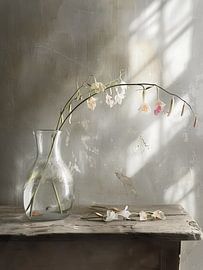 Nature morte avec des fleurs aux couleurs pastel sur Japandi Art Studio